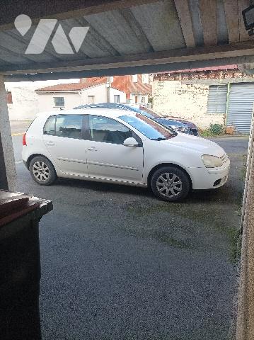 FONDS DE COMMERCE DE FRITERIE. EMPLACEMENT DE 1ER ORDRE !!!
Ideal pour couple, affaire à développer.
