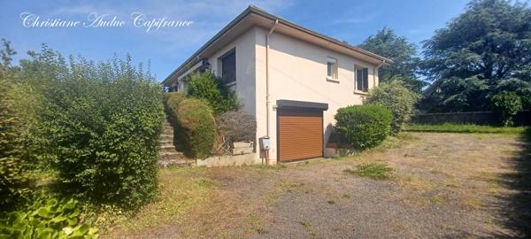 Entre Cluny et Charolles, à Saint Bonnet de Joux, maison de 1976, sur sous sol, de 89 m², sur parcelle de terrain de 1 160 m²