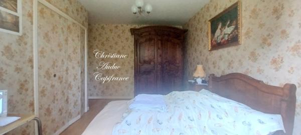 Entre Cluny et Charolles, à Saint Bonnet de Joux, maison de 1976, sur sous sol, de 89 m², sur parcelle de terrain de 1 160 m²