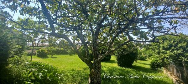 Entre Cluny et Charolles, à Saint Bonnet de Joux, maison de 1976, sur sous sol, de 89 m², sur parcelle de terrain de 1 160 m²