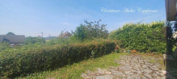 Entre Cluny et Charolles, à Saint Bonnet de Joux, maison de 1976, sur sous sol, de 89 m², sur parcelle de terrain de 1 160 m²