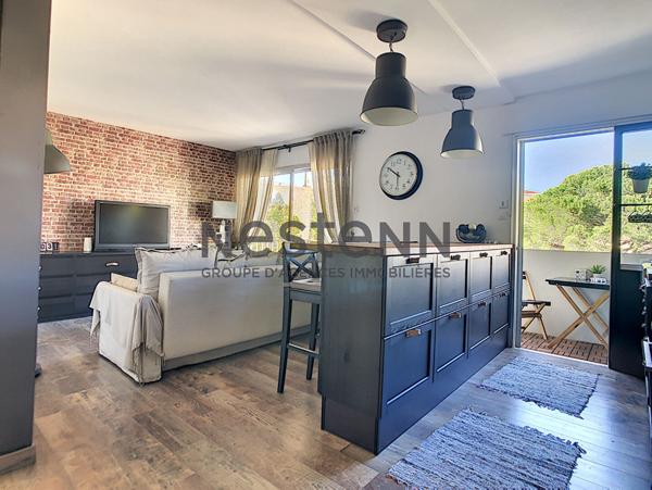 Fréjus Plage - T2 rénové à 5 min de la mer, charme et confort. Parking privatif