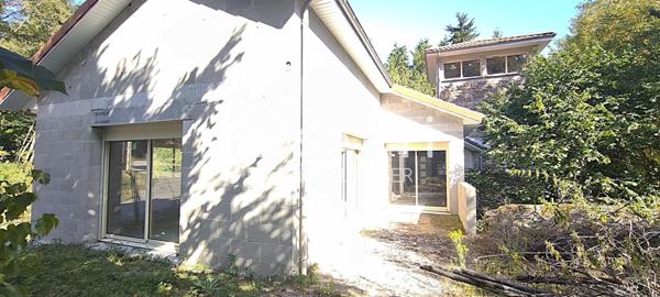 Superbe Opportunité : Ancien Moulin avec étang à Restaurer et Grand Terrain de 27533m²