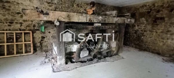 Superbe Opportunité : Ancien Moulin avec étang à Restaurer et Grand Terrain de 27533m²