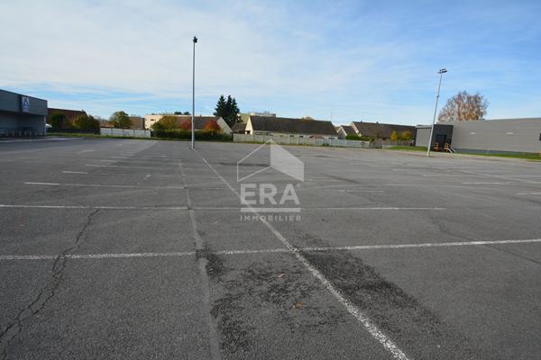 TERGNIER local commercial 1700 m2 parking 80 places