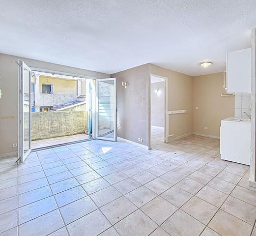 Appartement T3 en duplex situé au centre ville de Pertuis .