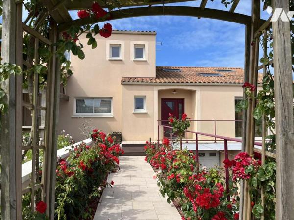 Spacieuse propriété composée d'une villa principale et de deux gîtes