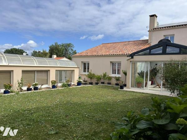 Spacieuse propriété composée d'une villa principale et de deux gîtes