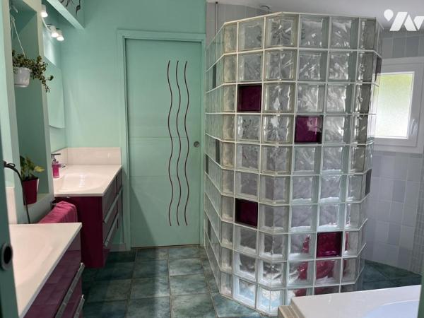 Spacieuse propriété composée d'une villa principale et de deux gîtes