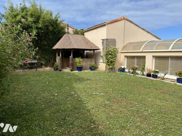 Spacieuse propriété composée d'une villa principale et de deux gîtes