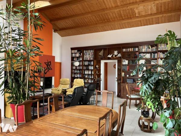 Spacieuse propriété composée d'une villa principale et de deux gîtes