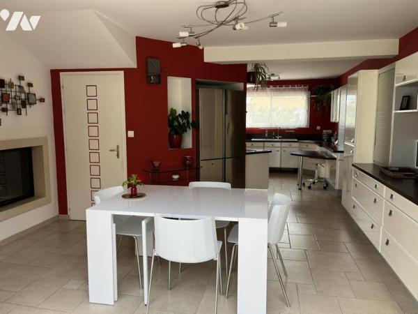 Spacieuse propriété composée d'une villa principale et de deux gîtes