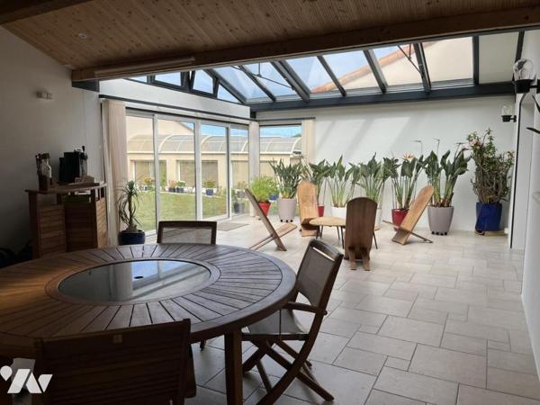 Spacieuse propriété composée d'une villa principale et de deux gîtes