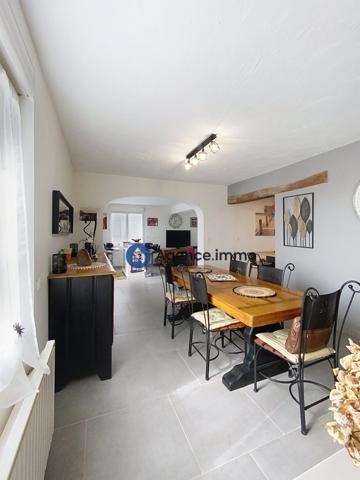 À vendre - Maison traditionnelle, 7 pièces située à Savigné-sur-Lathan (37340)