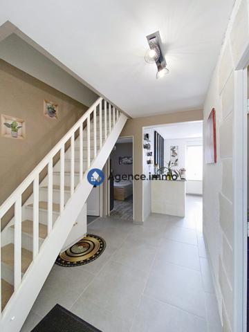 À vendre - Maison traditionnelle, 7 pièces située à Savigné-sur-Lathan (37340)