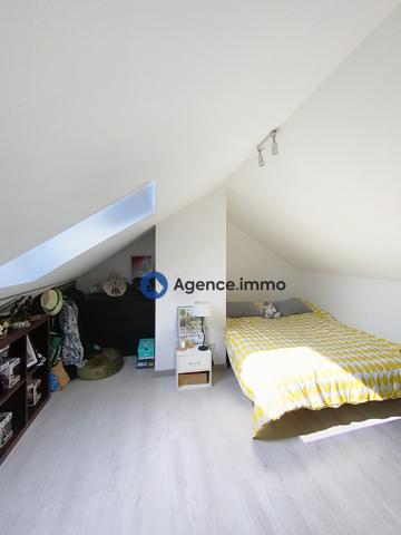 À vendre - Maison traditionnelle, 7 pièces située à Savigné-sur-Lathan (37340)