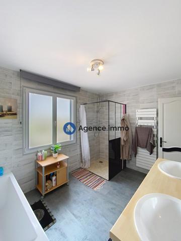 À vendre - Maison traditionnelle, 7 pièces située à Savigné-sur-Lathan (37340)