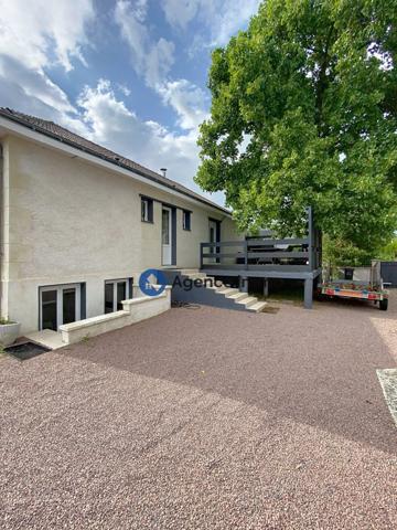 À vendre - Maison traditionnelle, 7 pièces située à Savigné-sur-Lathan (37340)