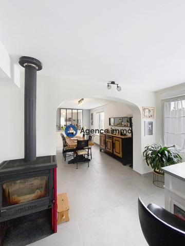 À vendre - Maison traditionnelle, 7 pièces située à Savigné-sur-Lathan (37340)