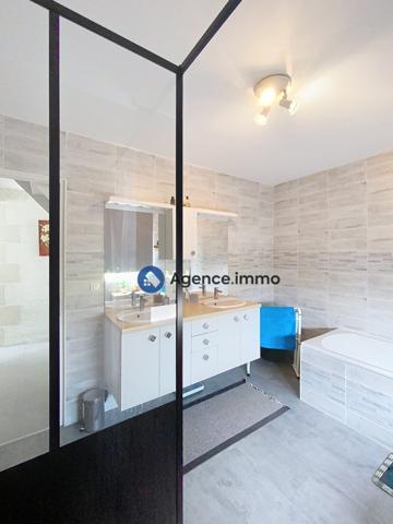 À vendre - Maison traditionnelle, 7 pièces située à Savigné-sur-Lathan (37340)