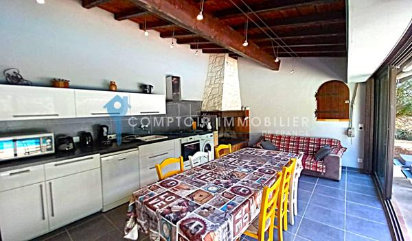 Propriete
                                                                                                                                                                                                                                                                                                                        8 pièce(s)                                                                                                                                                                                                          5 chambre(s)                                                                                                                                                                                                          190  m²