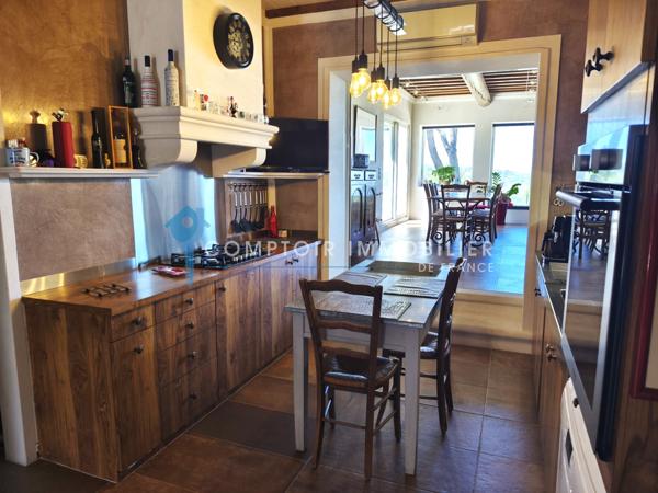 Propriete
                                                                                                                                                                                                                                                                                                                        8 pièce(s)                                                                                                                                                                                                          5 chambre(s)                                                                                                                                                                                                          190  m²