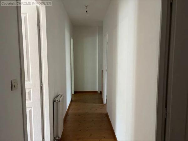 Vente                                                      Maison
                        
                     4 pièces                      112 m2                     à Casteljaloux