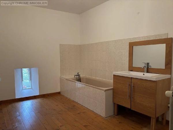 Vente                                                      Maison
                        
                     4 pièces                      112 m2                     à Casteljaloux