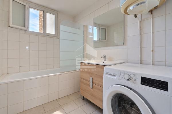 À VENDRE 3 PIÈCES TRAVERSANT AVEC BALCON, VUE DÉGAGÉE ET CAVE