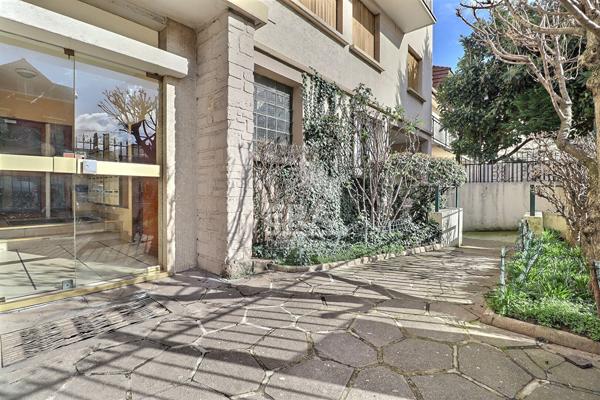 À VENDRE 3 PIÈCES TRAVERSANT AVEC BALCON, VUE DÉGAGÉE ET CAVE