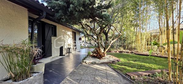 Venez découvrir cette superbe maison de 110 m² entièrement rénovée, offrant confort, modernité et prestations de qualité.

Elle se compose d’un grand séjour lumineux accompagné de sa climatisation réversible , ouvert sur une cuisine moderne entièrement équipée, créant un espace de vie convivial et chaleureux.
Côté nuit, vous trouverez 4 chambres, dont une magnifique suite parentale de 30 m², idéale pour un espace de détente privilégié.

À l’extérieur, le jardin entièrement aménagé a été pensé pour offrir un véritable havre de paix, avec sa piscine et son cabanon, parfaits pour profiter des beaux jours en toute sérénité.

Située dans un environnement calme, tout en restant proche de toutes les commodités, cette maison est idéale pour une famille à la recherche de confort et de tranquillité.