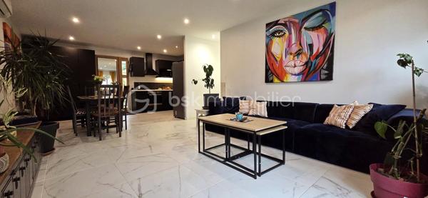 Venez découvrir cette superbe maison de 110 m² entièrement rénovée, offrant confort, modernité et prestations de qualité.

Elle se compose d’un grand séjour lumineux accompagné de sa climatisation réversible , ouvert sur une cuisine moderne entièrement équipée, créant un espace de vie convivial et chaleureux.
Côté nuit, vous trouverez 4 chambres, dont une magnifique suite parentale de 30 m², idéale pour un espace de détente privilégié.

À l’extérieur, le jardin entièrement aménagé a été pensé pour offrir un véritable havre de paix, avec sa piscine et son cabanon, parfaits pour profiter des beaux jours en toute sérénité.

Située dans un environnement calme, tout en restant proche de toutes les commodités, cette maison est idéale pour une famille à la recherche de confort et de tranquillité.