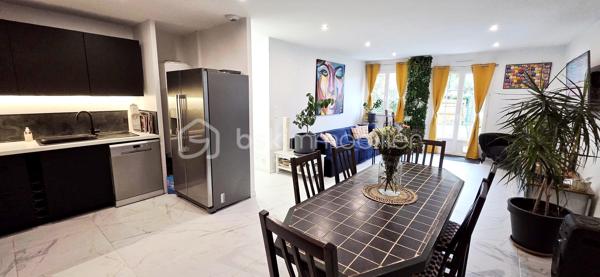 Venez découvrir cette superbe maison de 110 m² entièrement rénovée, offrant confort, modernité et prestations de qualité.

Elle se compose d’un grand séjour lumineux accompagné de sa climatisation réversible , ouvert sur une cuisine moderne entièrement équipée, créant un espace de vie convivial et chaleureux.
Côté nuit, vous trouverez 4 chambres, dont une magnifique suite parentale de 30 m², idéale pour un espace de détente privilégié.

À l’extérieur, le jardin entièrement aménagé a été pensé pour offrir un véritable havre de paix, avec sa piscine et son cabanon, parfaits pour profiter des beaux jours en toute sérénité.

Située dans un environnement calme, tout en restant proche de toutes les commodités, cette maison est idéale pour une famille à la recherche de confort et de tranquillité.