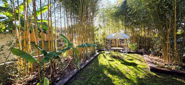 Venez découvrir cette superbe maison de 110 m² entièrement rénovée, offrant confort, modernité et prestations de qualité.

Elle se compose d’un grand séjour lumineux accompagné de sa climatisation réversible , ouvert sur une cuisine moderne entièrement équipée, créant un espace de vie convivial et chaleureux.
Côté nuit, vous trouverez 4 chambres, dont une magnifique suite parentale de 30 m², idéale pour un espace de détente privilégié.

À l’extérieur, le jardin entièrement aménagé a été pensé pour offrir un véritable havre de paix, avec sa piscine et son cabanon, parfaits pour profiter des beaux jours en toute sérénité.

Située dans un environnement calme, tout en restant proche de toutes les commodités, cette maison est idéale pour une famille à la recherche de confort et de tranquillité.