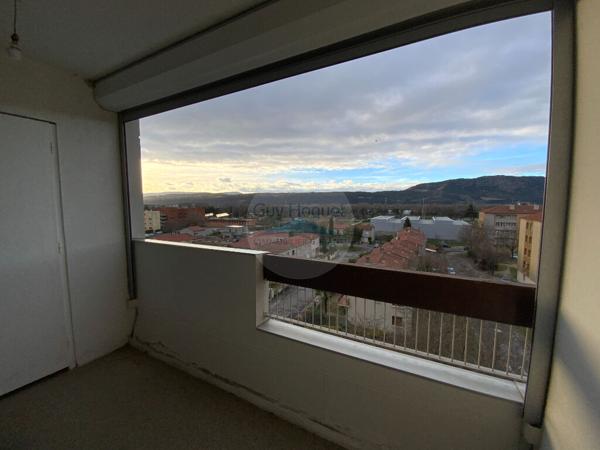À LOUER - Appartement 3 pièces avec terrasse et balcon à VALENCE