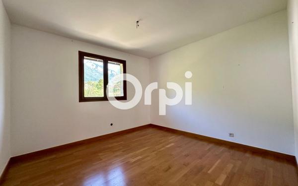 Maison à vendre    7 pièces • 161,72 m2 Saint-Nazaire-les-Eymes