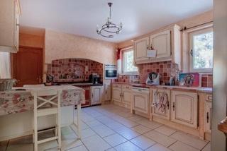 La Motte (83920) À vendre LA MOTTE, Villa traditionnelle de 160 m² sur 1 hectare de terrain plat