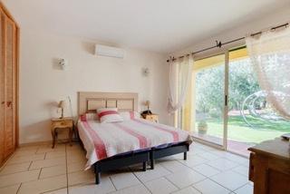 La Motte (83920) À vendre LA MOTTE, Villa traditionnelle de 160 m² sur 1 hectare de terrain plat