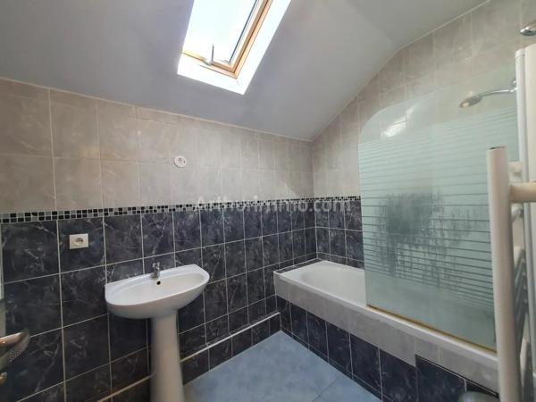 Location                                                      Appartement
                        
                     2 pièces                      60 m2                     à Draveil