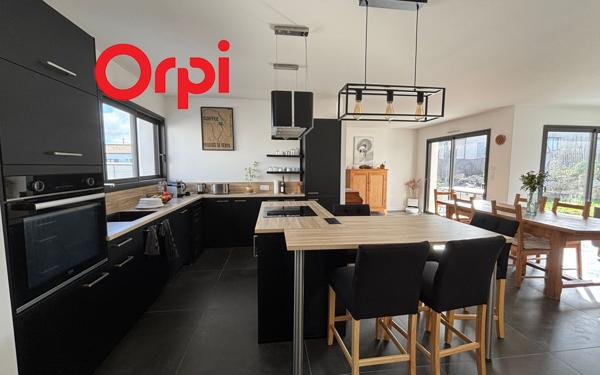 Maison à vendre    5 pièces •  Saint-Agnant