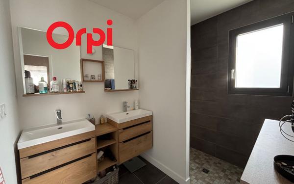 Maison à vendre    5 pièces •  Saint-Agnant