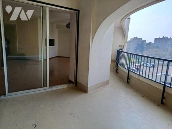 A VENDRE QUARTIER BOURG L'EVEQUE - Appartement T2 - Metro - Venez découvrir à la vente ce bel a...