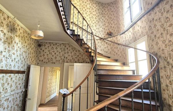Belle Maison Bourgeoise à Réhabiliter de 396 m² avec Cour, Caves, Chaufferie Gaz, Greniers, Dépendances et Terrain clos et paysager de 2147 m²