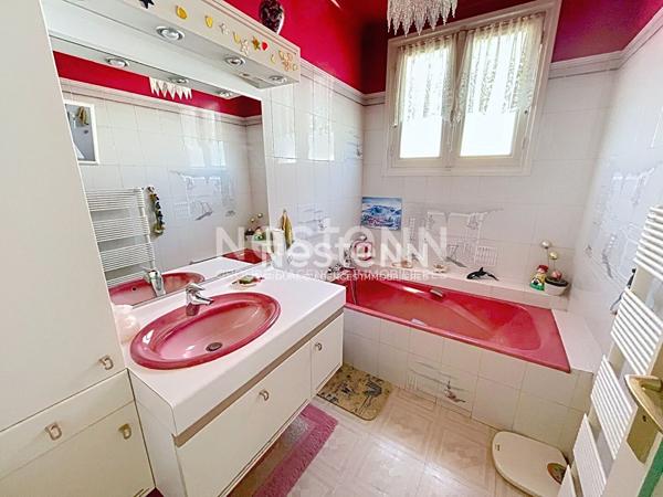 A vendre maison familiale à MORANGIS 91420 située dans un quartier pavillonnaire calme & recherché proche des écoles et des commerces