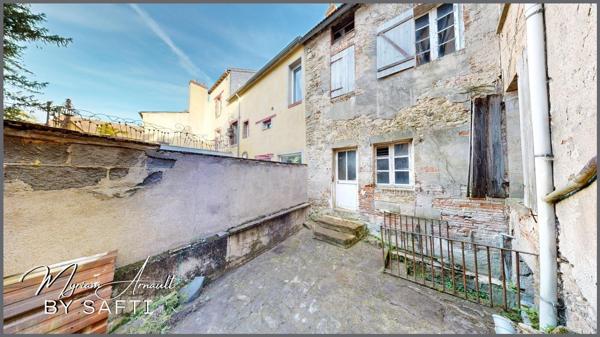 Maison de Maître, plein centre ville, 190 m², cave et dépendance