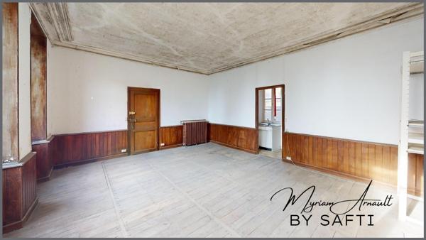 Maison de Maître, plein centre ville, 190 m², cave et dépendance