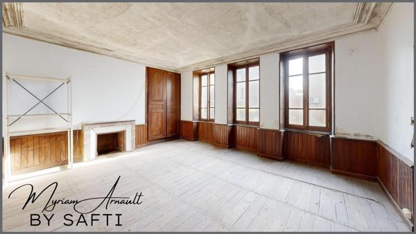 Maison de Maître, plein centre ville, 190 m², cave et dépendance