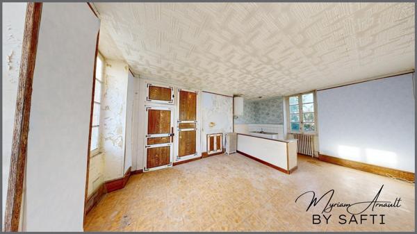 Maison de Maître, plein centre ville, 190 m², cave et dépendance