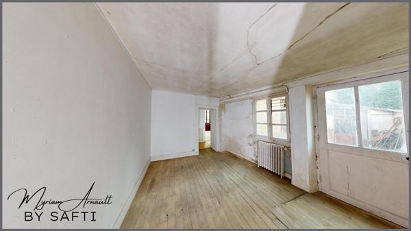 Maison de Maître, plein centre ville, 190 m², cave et dépendance