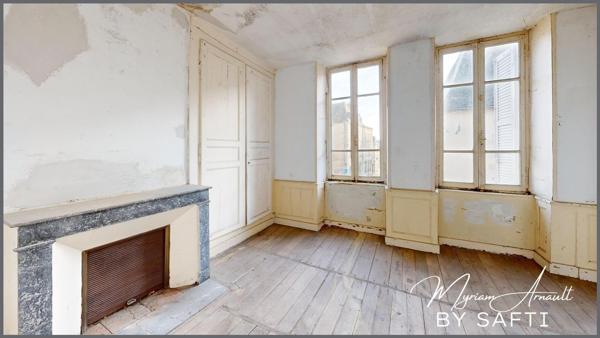 Maison de Maître, plein centre ville, 190 m², cave et dépendance